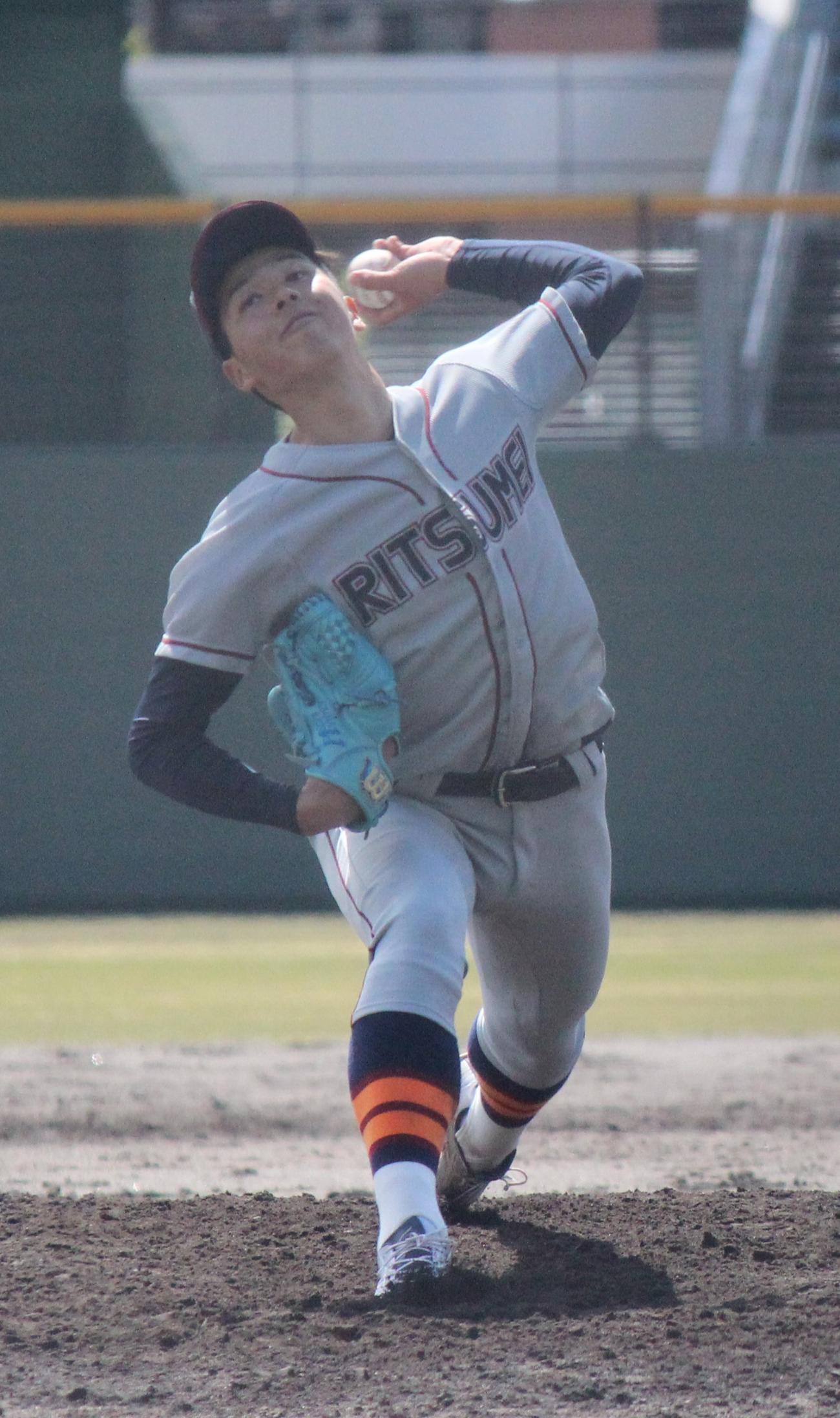 立命大－近大　9回を締めて大学デビュー戦を飾った立命大・有馬（撮影・柏原誠）