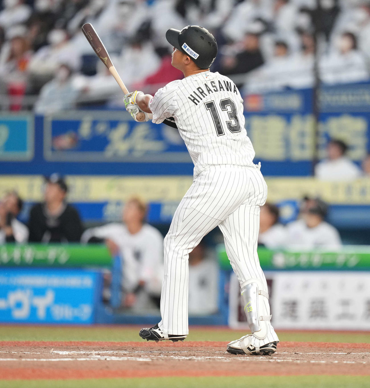 ロッテ対楽天　8回裏ロッテ2死一塁、右越え2点本塁打を放つ平沢（撮影・鈴木みどり）