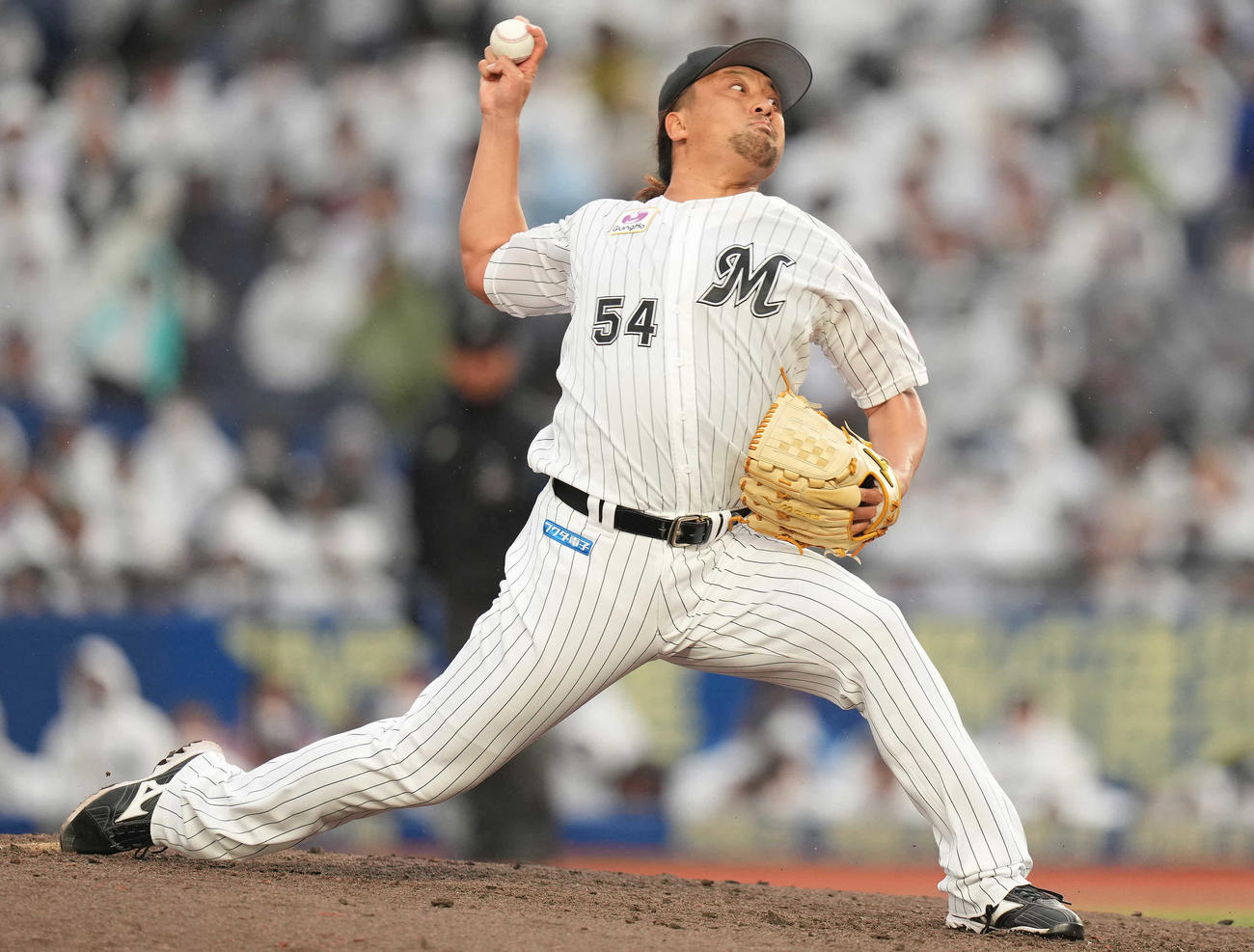 ロッテ対楽天　8回表から3番手で登板したロッテ沢村（撮影・鈴木みどり）