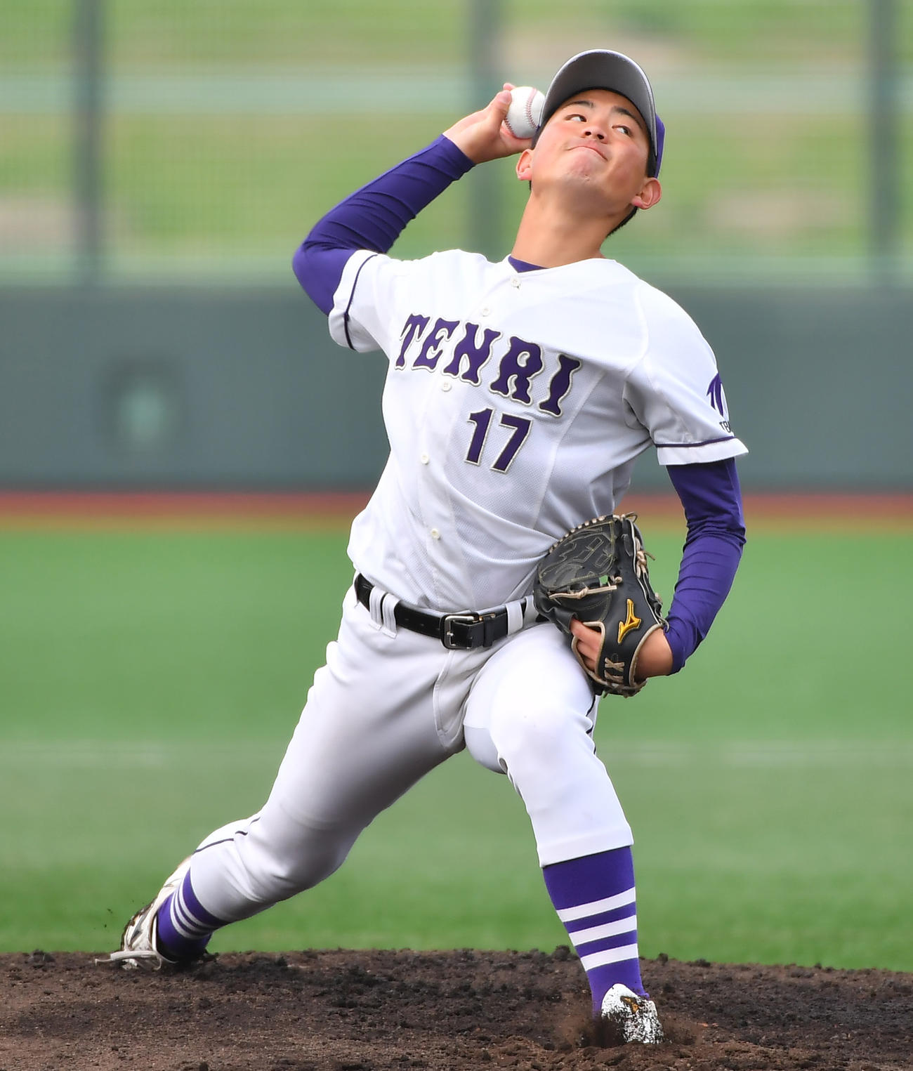 甲南大対天理大　完投勝利を挙げた天理大先発の真城（撮影・清水貴仁）