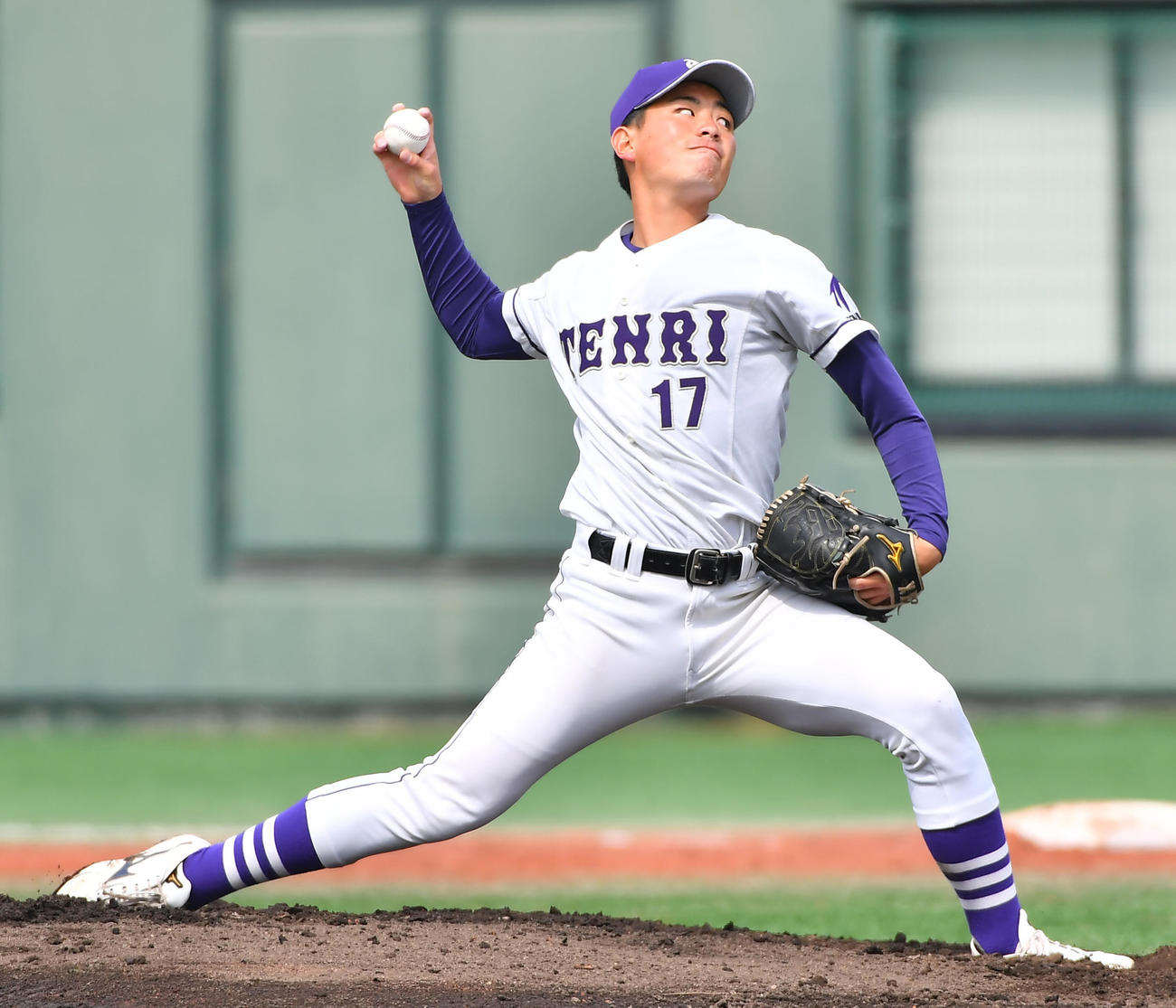 甲南大対天理大　完投勝利を挙げた天理大先発の真城（撮影・清水貴仁）