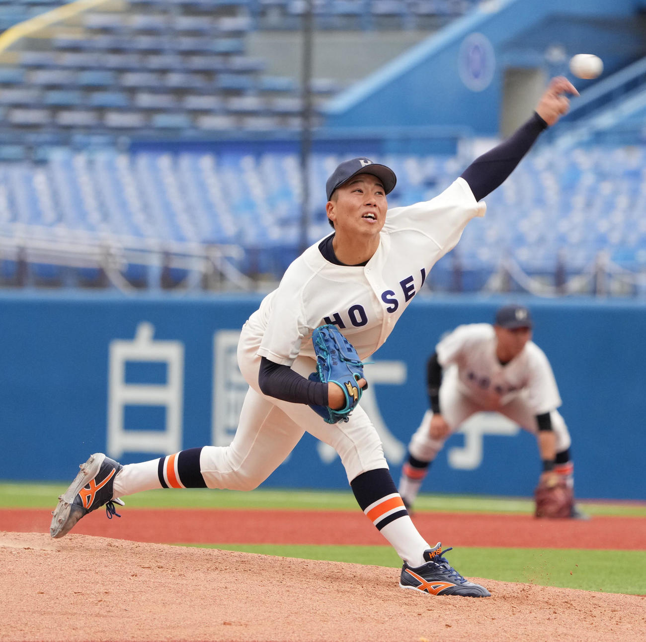法大先発の尾崎（撮影・小沢裕）
