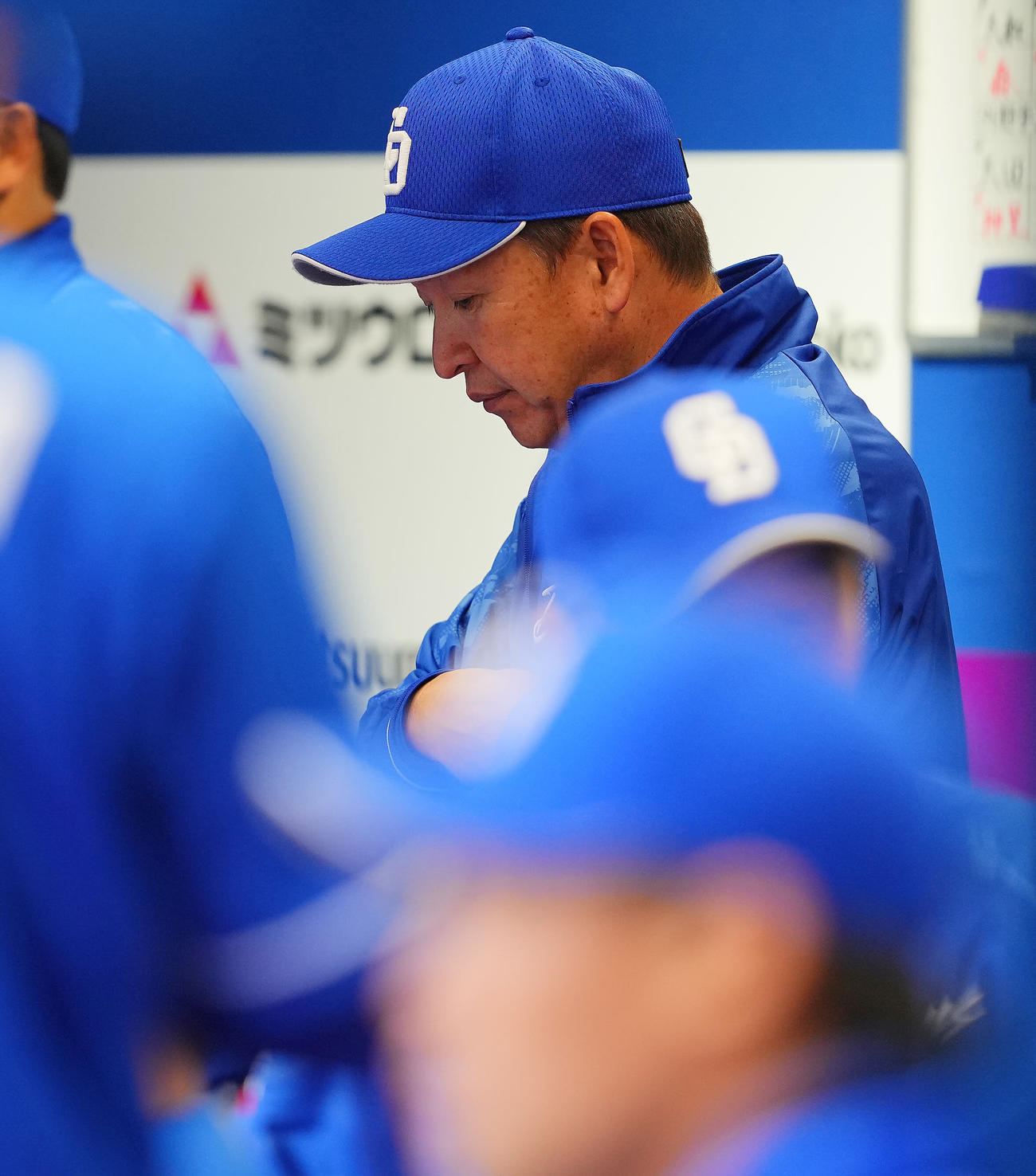DeNA対中日　ベンチでうつむきさえない表情の中日立浪監督（撮影・垰建太）