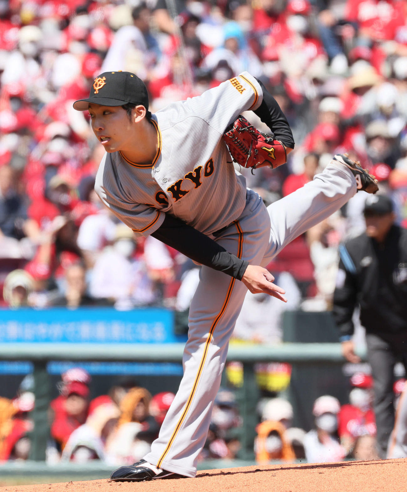 広島対巨人　巨人先発の赤星（撮影・加藤孝規）