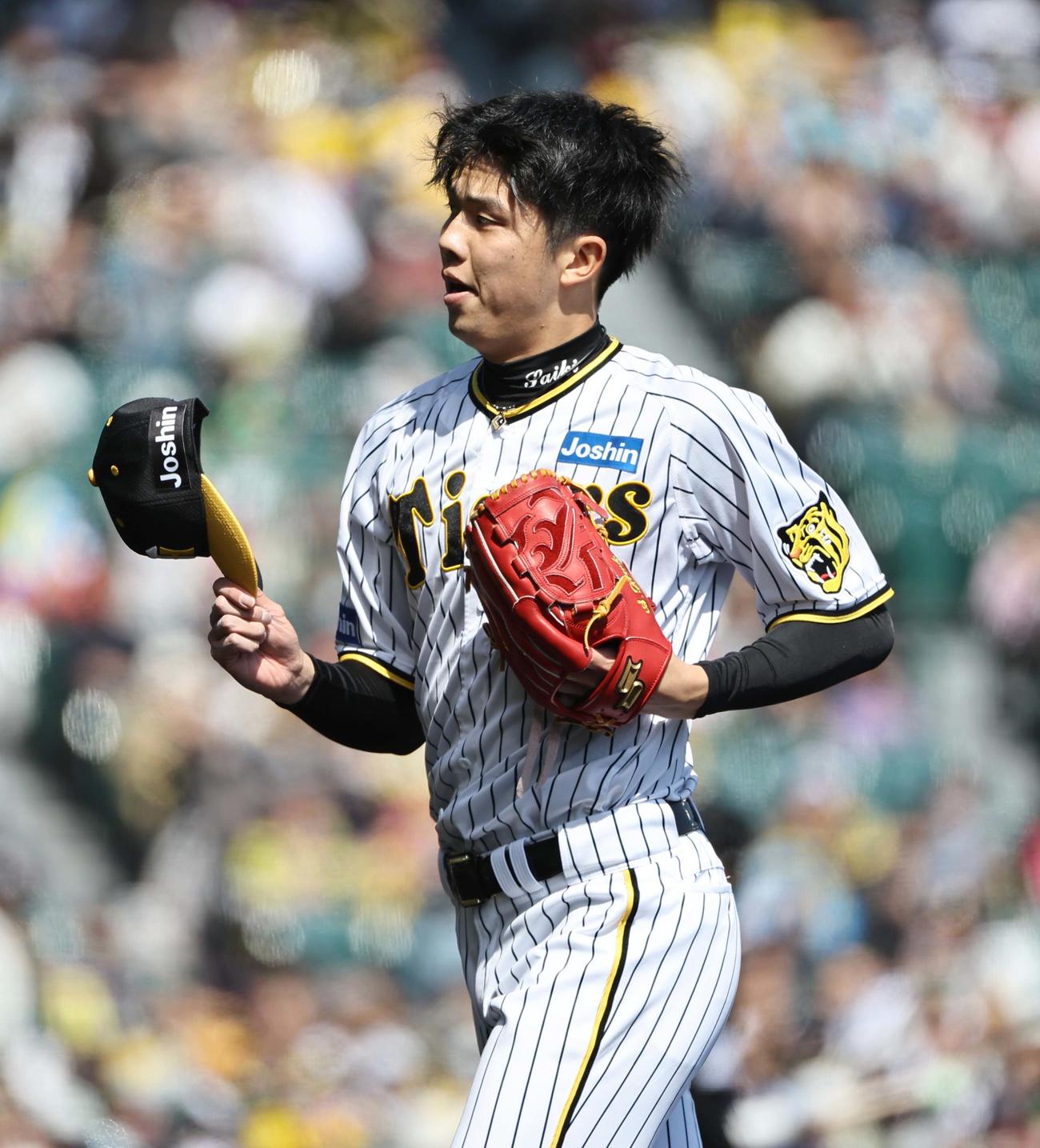 阪神対ヤクルト　阪神先発の才木は1回を三者三振に仕留めた（撮影・上田博志）