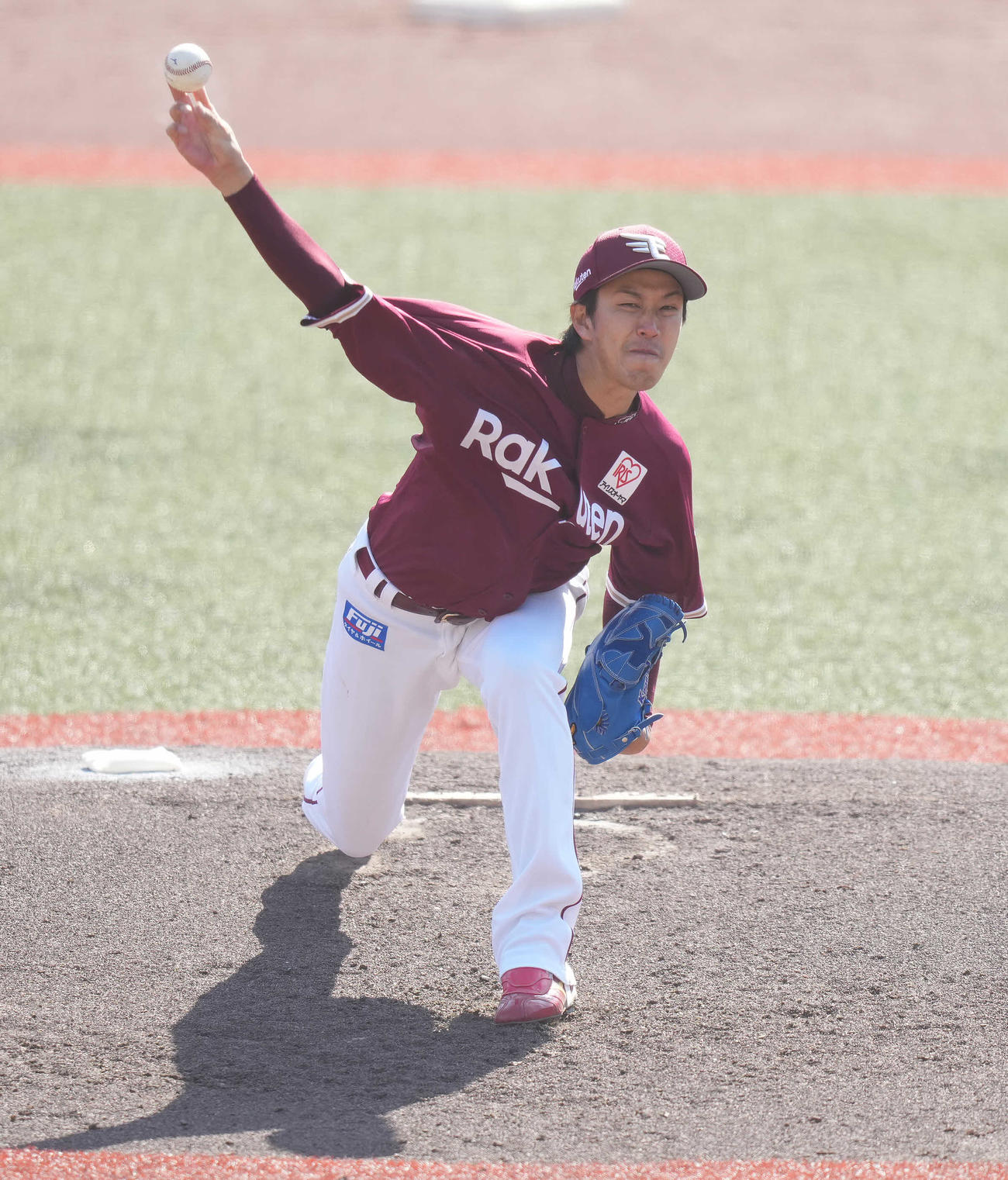 ロッテ対楽天　先発し力投する楽天岸（撮影・鈴木みどり）
