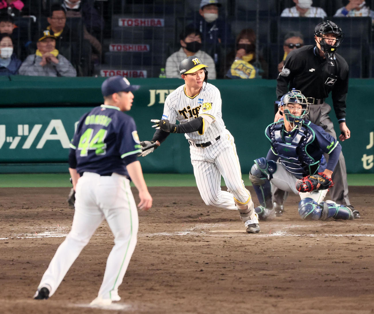 阪神対ヤクルト　12回裏阪神2死、森下は三直に終わる。投手は大西（撮影・加藤哉）