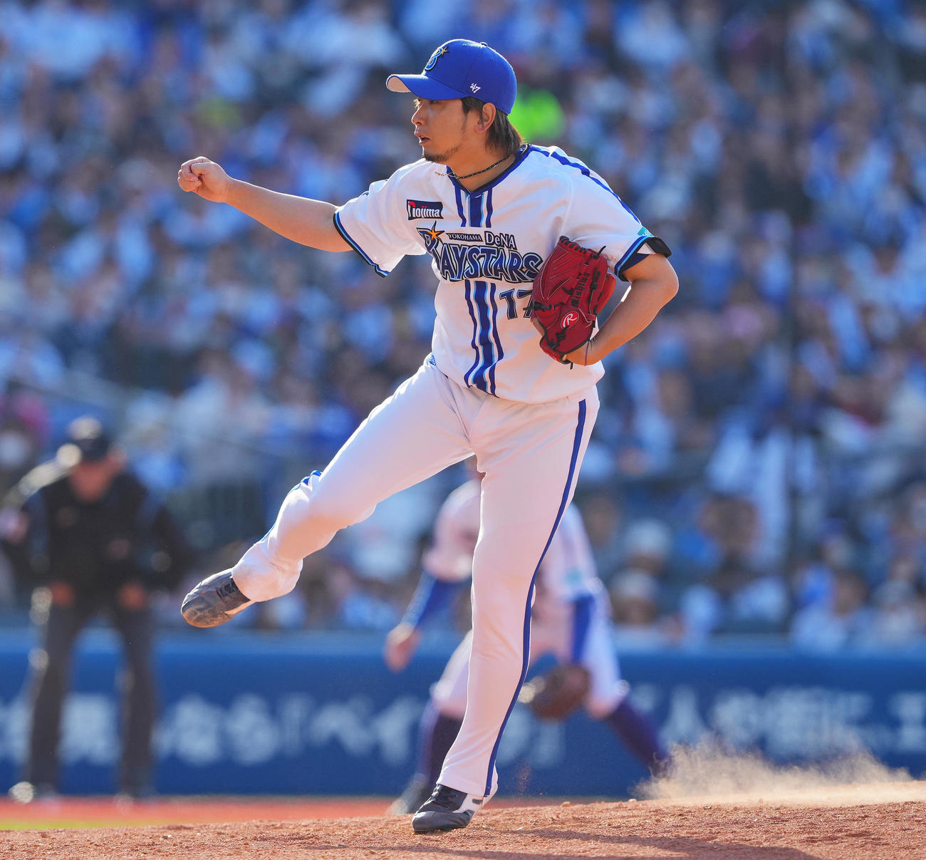 DeNA対中日　7回表、DeNA2番手で登板し力投する三嶋（撮影・垰建太）