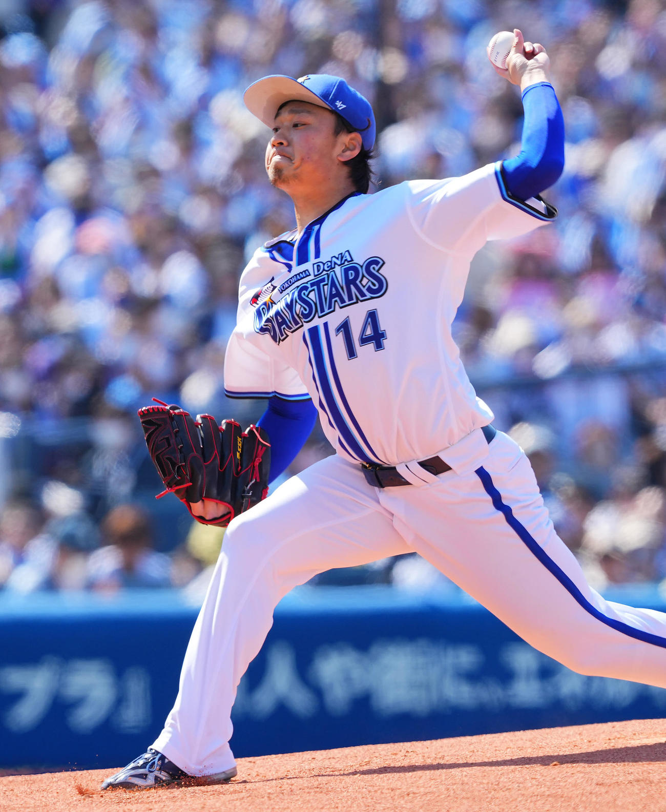DeNA対中日　力投するDeNA先発の石田（撮影・垰建太）