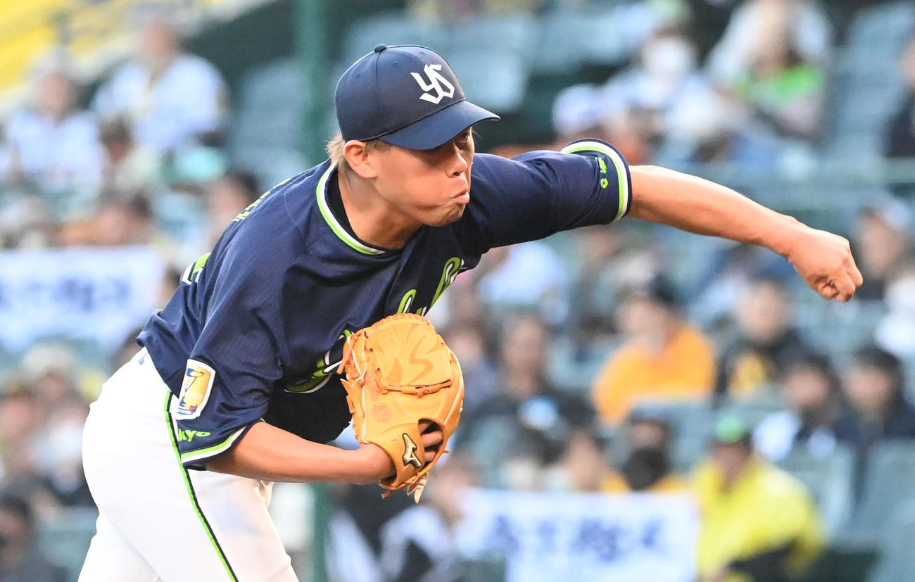 阪神対ヤクルト　ヤクルト6番手の田口（撮影・前岡正明）