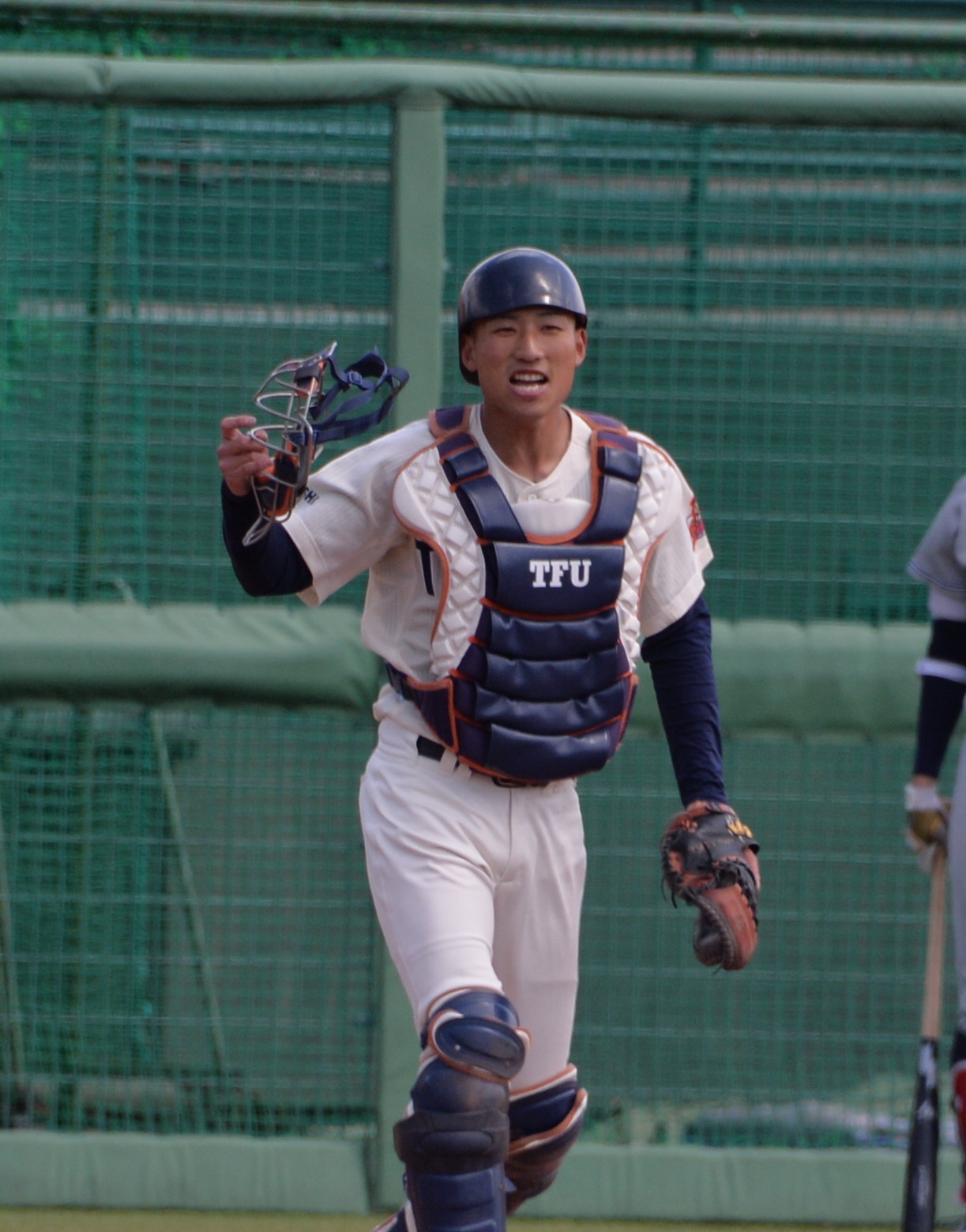 一塁手に声をかける東北福祉大・佐藤