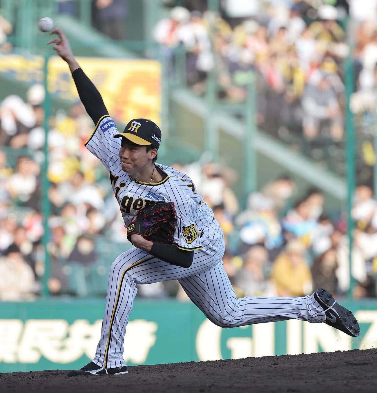 阪神対ヤクルト　9回表を打者3人で仕留めた湯浅（撮影・上田博志）