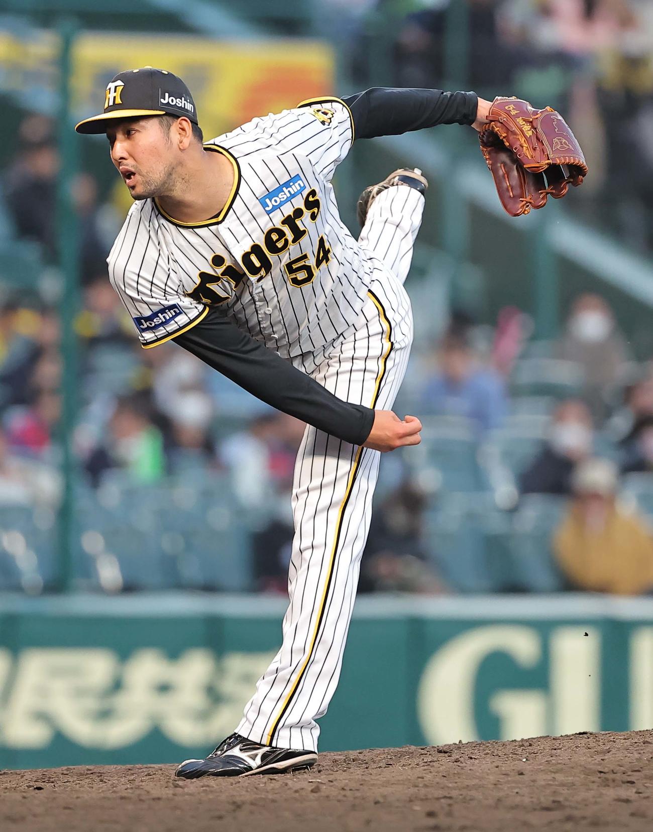 阪神対ヤクルト　12回表を無失点に抑えた加治屋（撮影・上田博志）