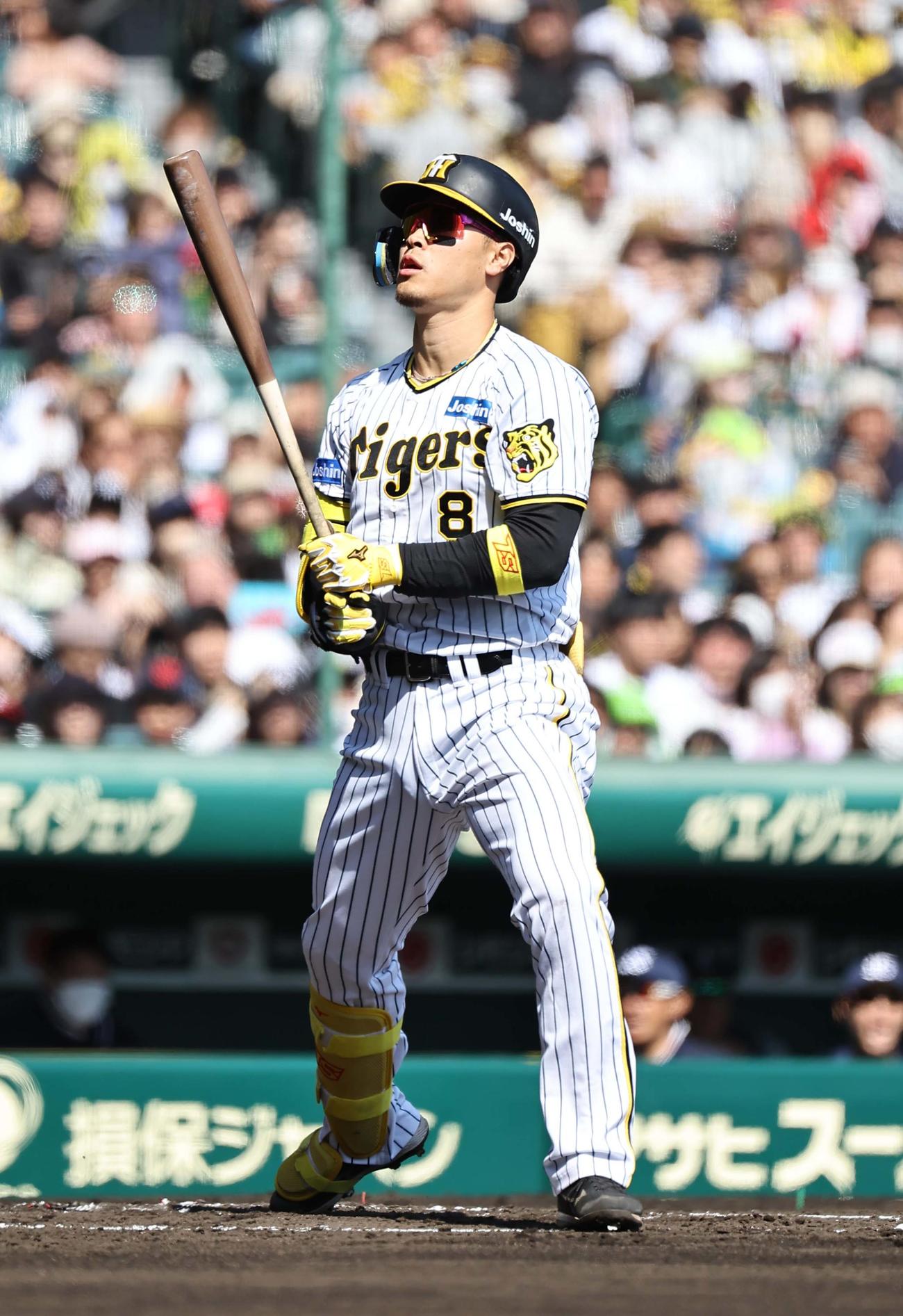 阪神対ヤクルト　1回裏阪神1死満塁、佐藤輝は三振に倒れる（撮影・上田博志）