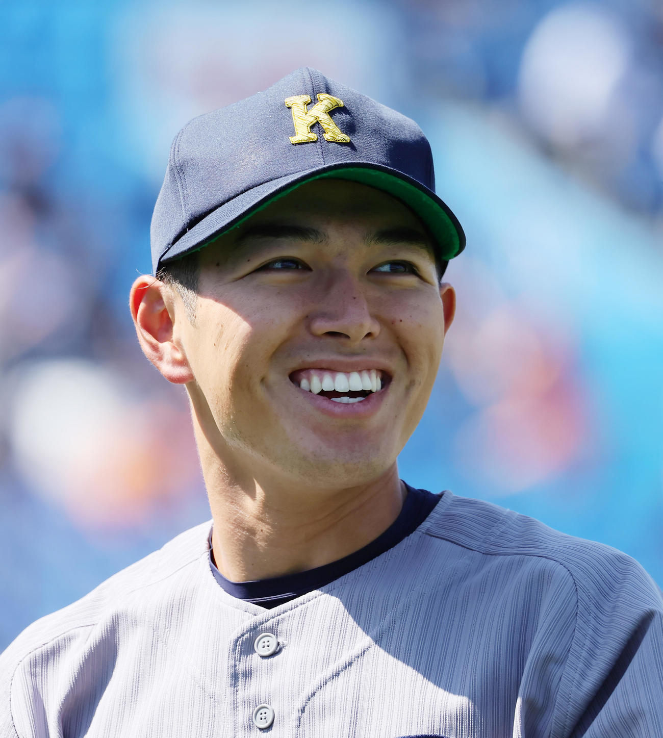 試合前、笑顔を見せる慶大・清原（撮影・足立雅史）