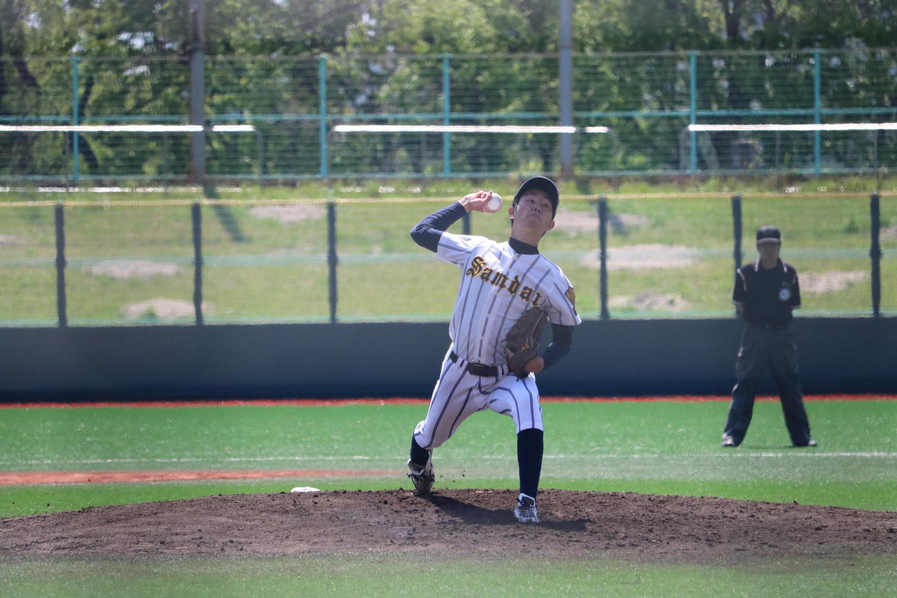 関西国際大対大産大　大産大先発の松田啄磨投手（4年＝大冠）（撮影・林亮佑）