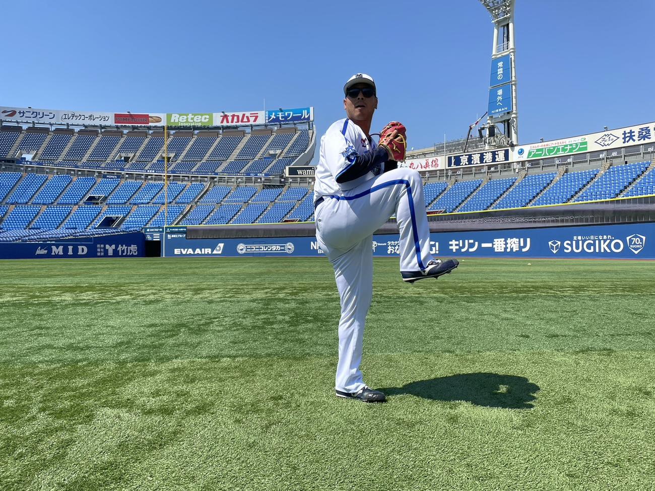 キャッチボールするDeNA浜口（球団提供）
