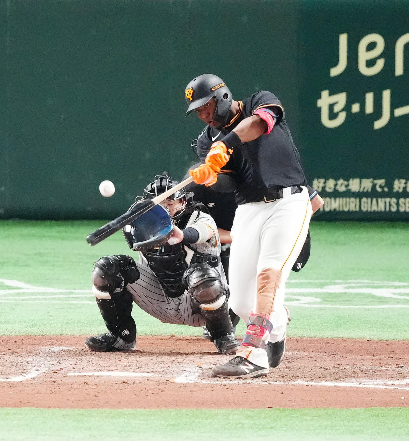 巨人対阪神　7回裏巨人2死満塁、2点適時打を放つオコエ（撮影・江口和貴）