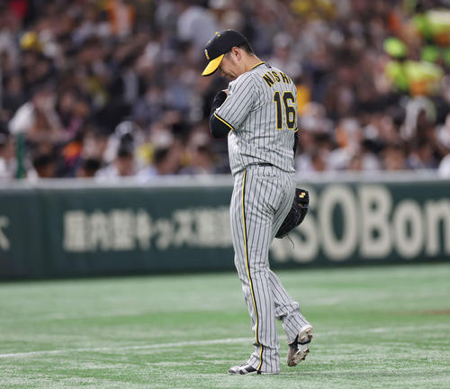 巨人対阪神　7回裏マウンドを降りる阪神先発の西勇（撮影・宮地輝）