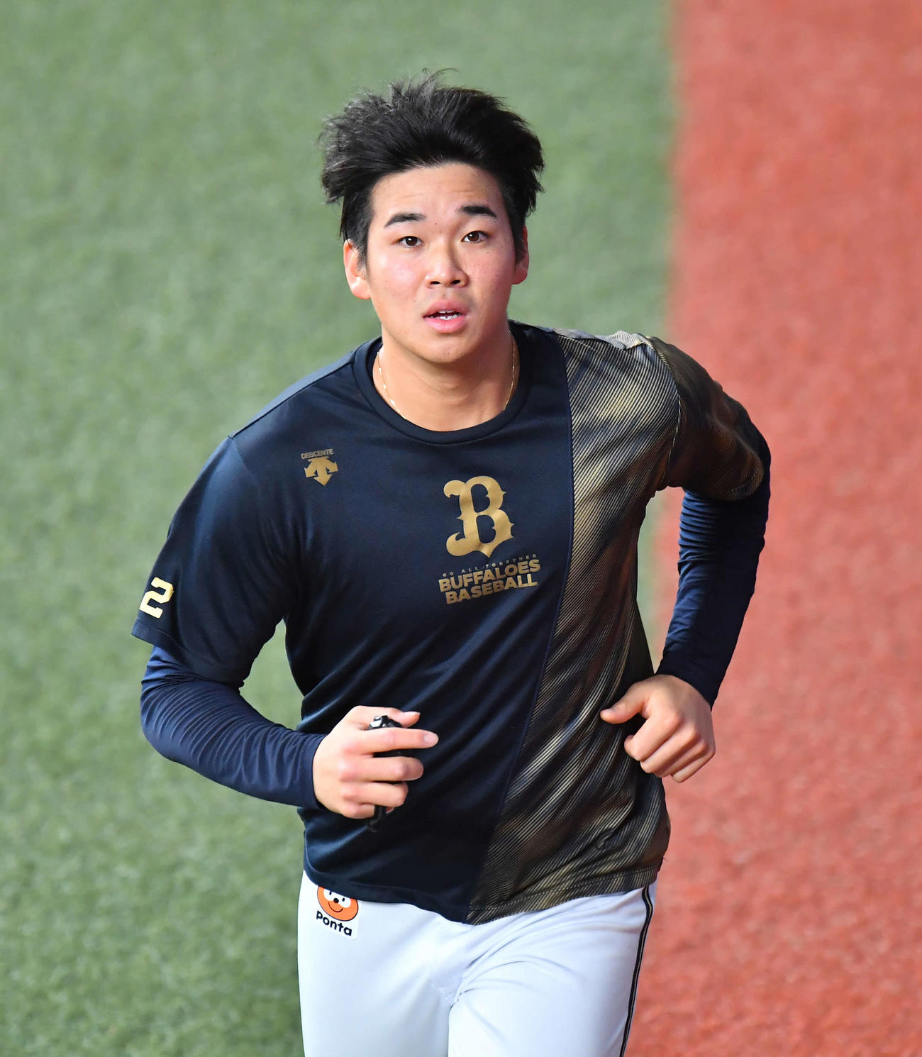 3月27日、外野で走り込むオリックス山下
