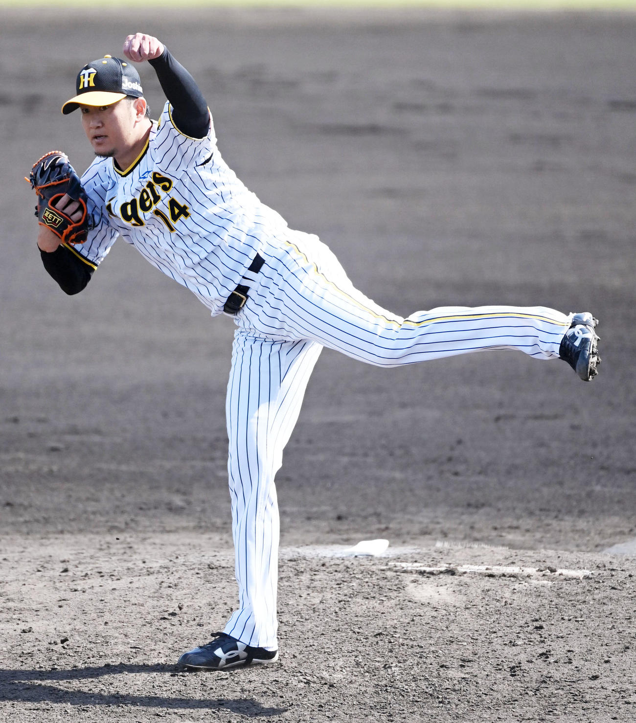 阪神対中日　6回に登板した岩貞は中日打線を無失点に抑える（撮影・前岡正明）
