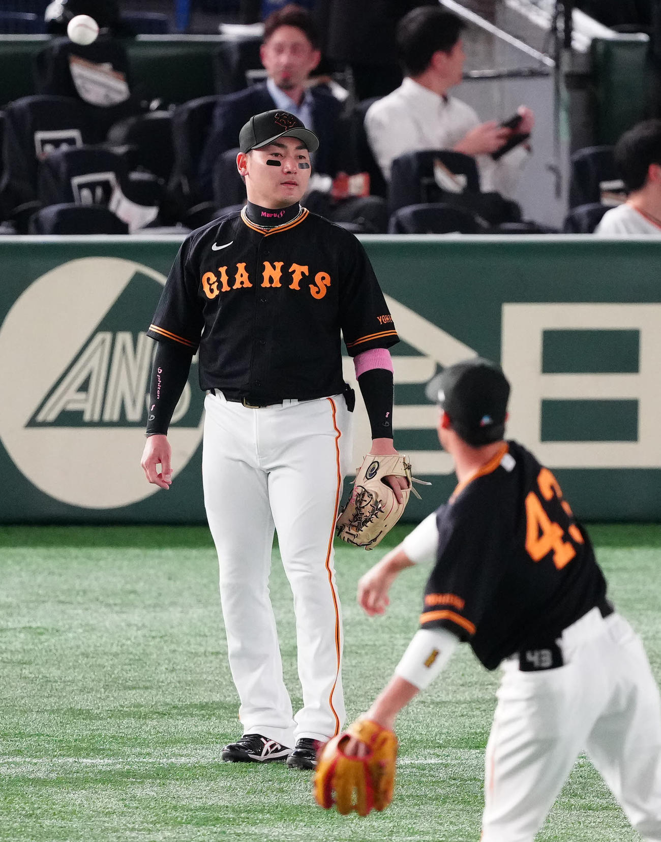 巨人対阪神　試合前、第3ユニホームで練習する巨人丸（撮影・江口和貴）