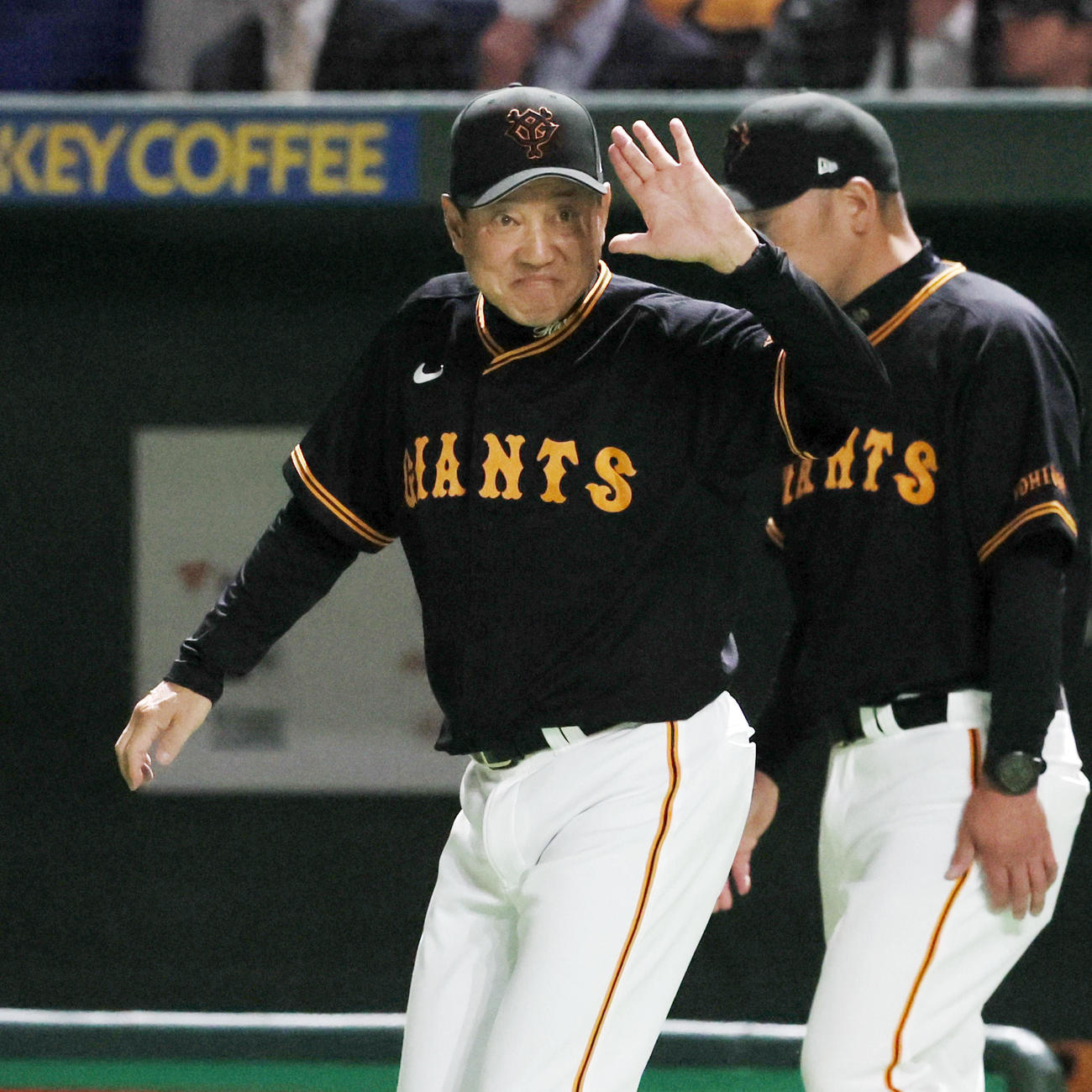 巨人対阪神　阪神に勝利し笑顔を見せる原監督（撮影・加藤哉）