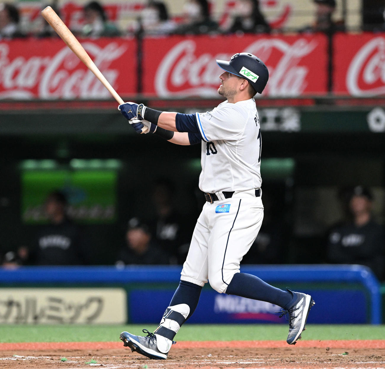 西武対ロッテ　7回裏西武1死一、二塁、ペイトンは3点本塁打を放つ（撮影・滝沢徹郎）