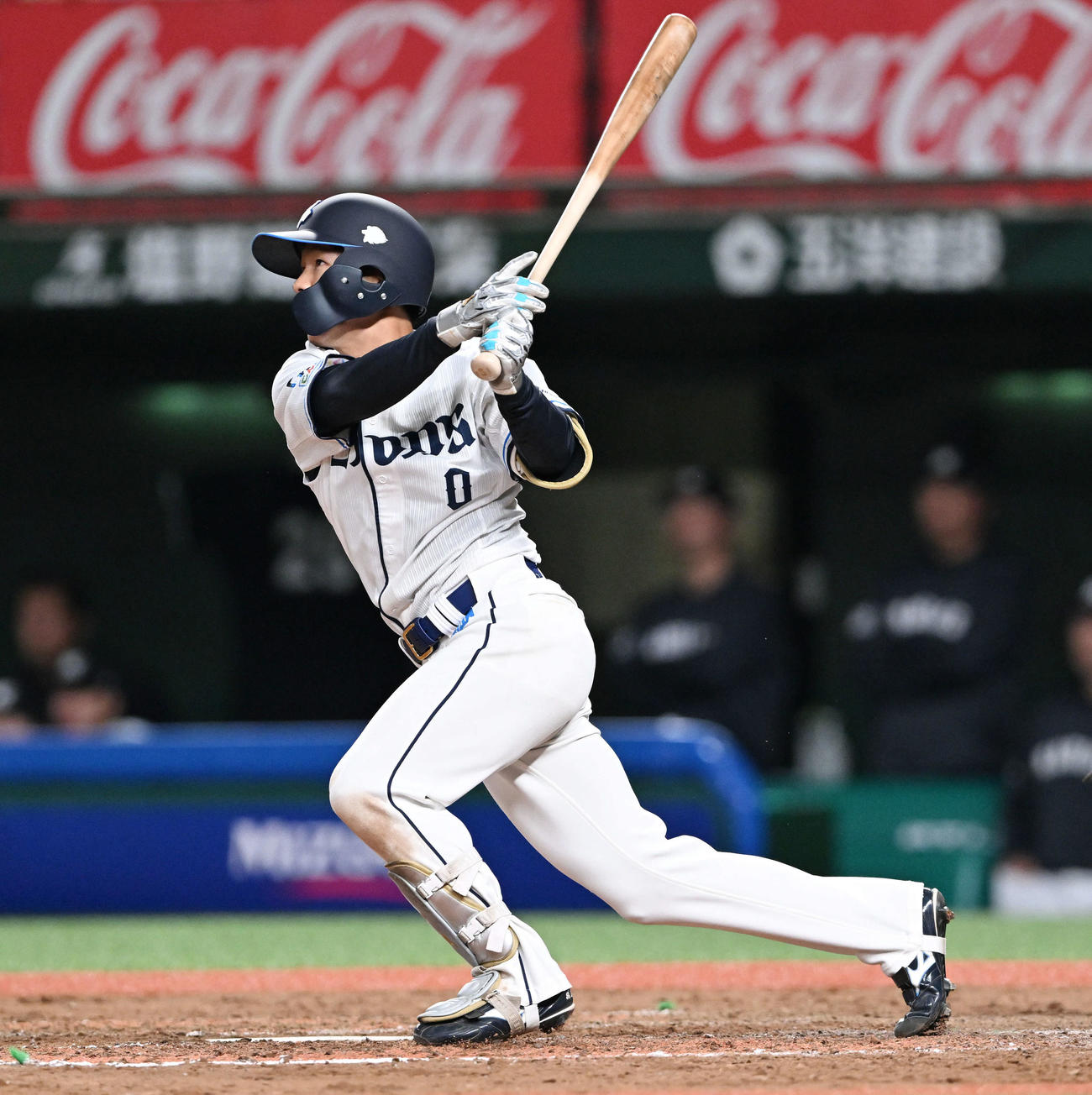 西武対ロッテ　4回裏西武2死二塁、児玉は左中間へ適時三塁打を放つ（撮影・滝沢徹郎）