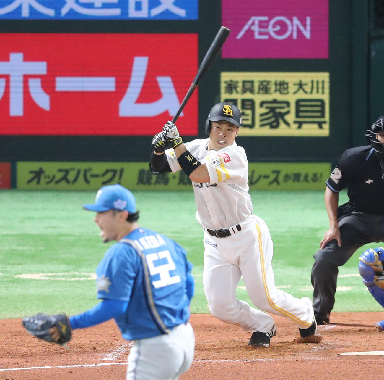 ソフトバンク対日本ハム　3回裏ソフトバンク2死二塁、近藤は右前に先制適時打を放つ（撮影・梅根麻紀）