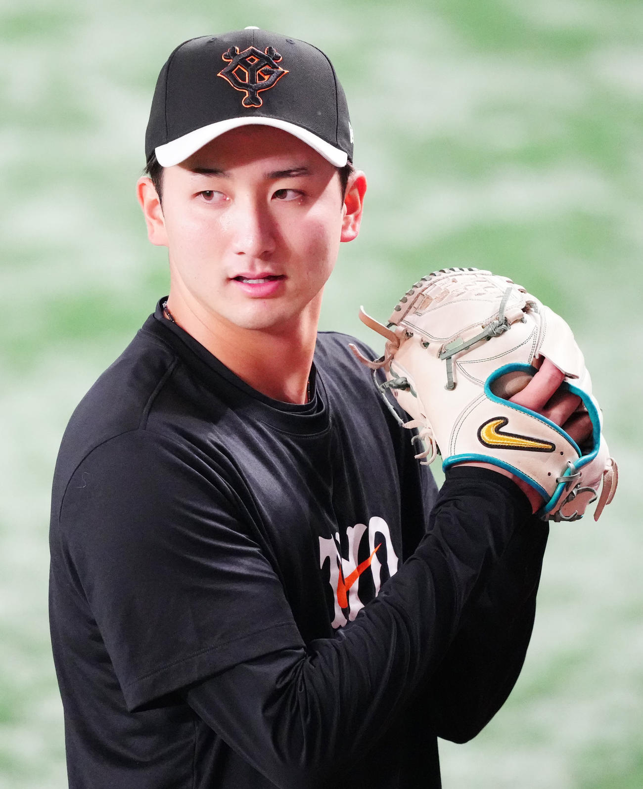 巨人対阪神　試合前練習に臨む巨人横川（撮影・江口和貴）