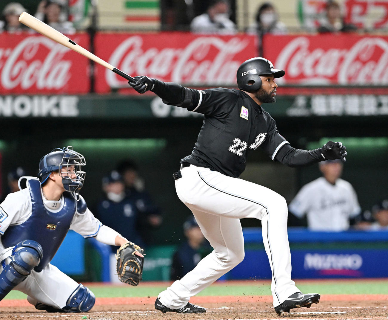 西武対ロッテ　4回表ロッテ無死一、二塁、ポランコは右前適時打を放つ（撮影・滝沢徹郎）