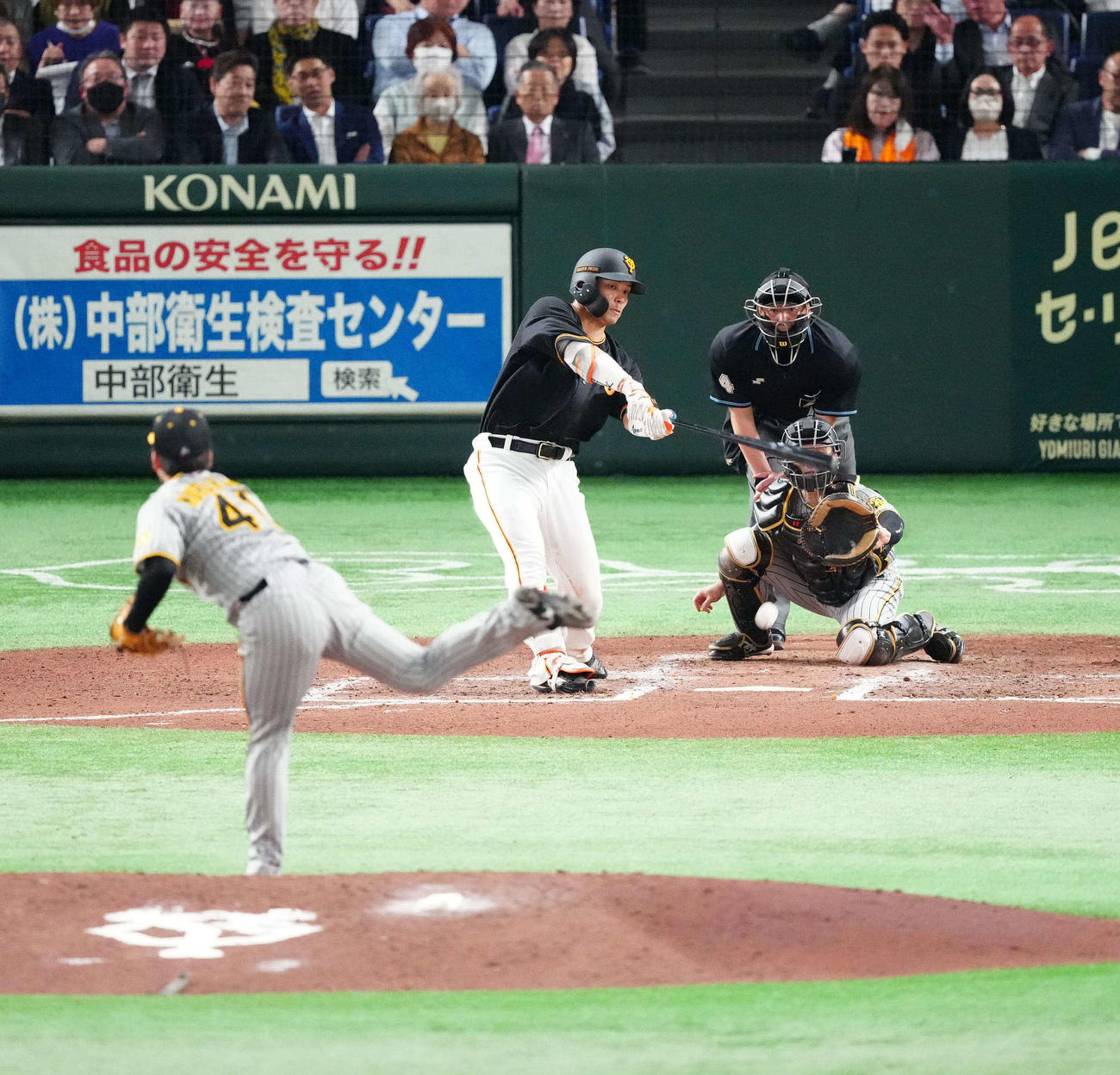 巨人対阪神　6回裏巨人無死、一ゴロに倒れる大城卓（撮影・江口和貴）