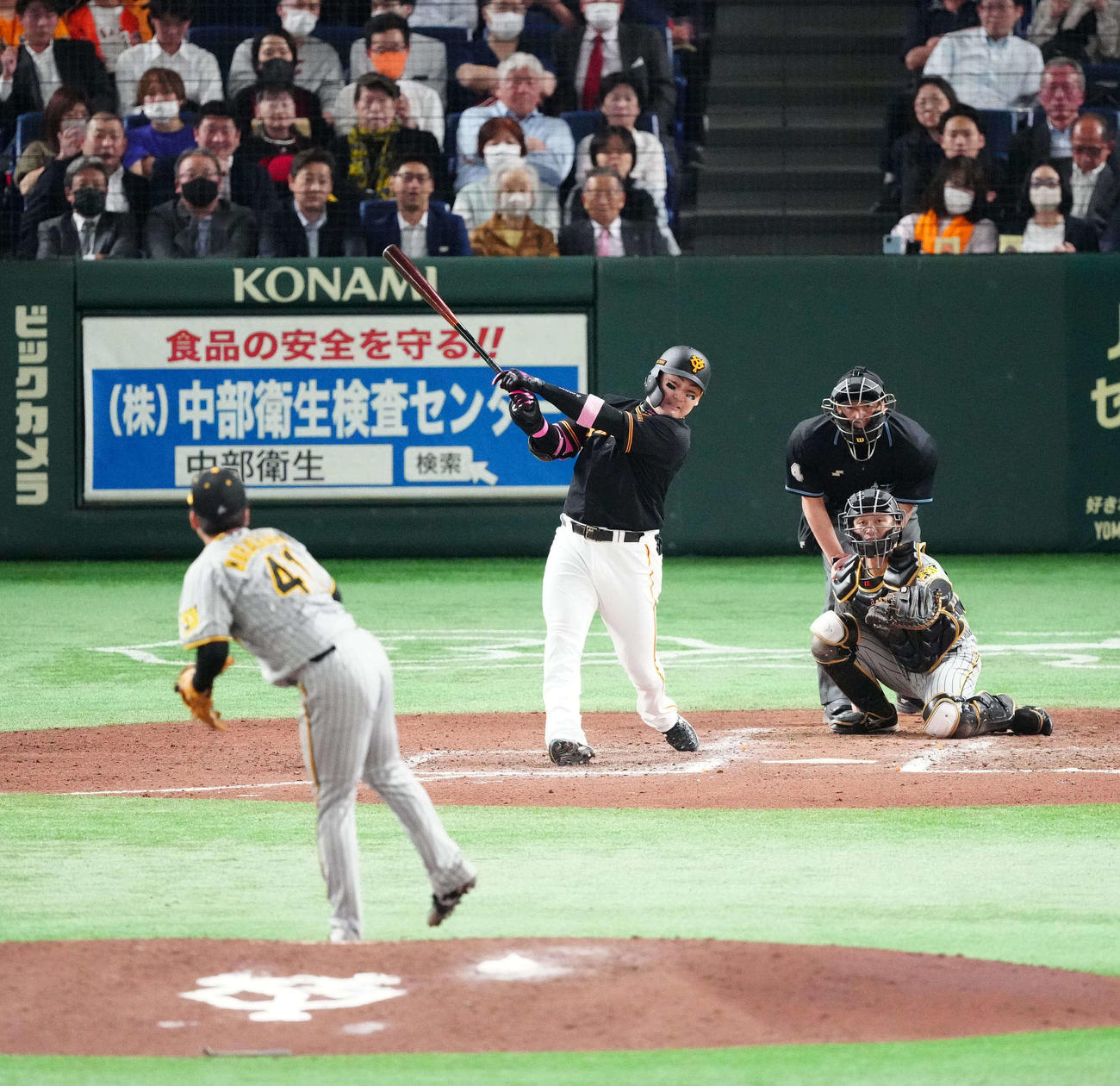 巨人対阪神　7回裏巨人1死、左飛に倒れる丸。投手村上（撮影・江口和貴）