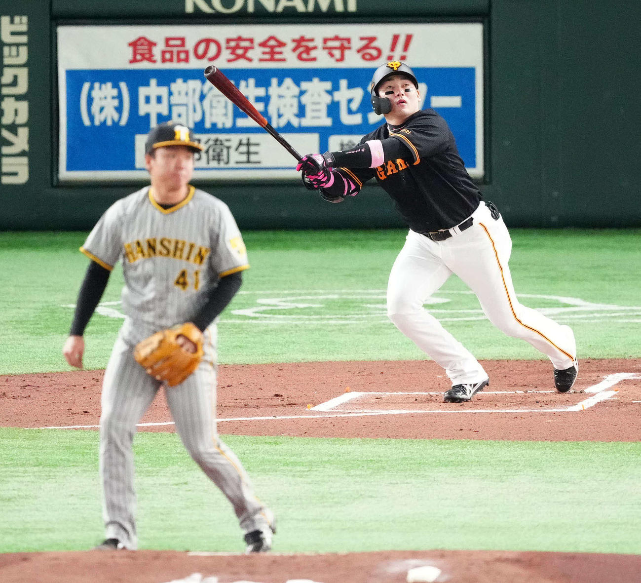 巨人対阪神　1回裏巨人1死、左飛に倒れる丸。投手村上（撮影・江口和貴）