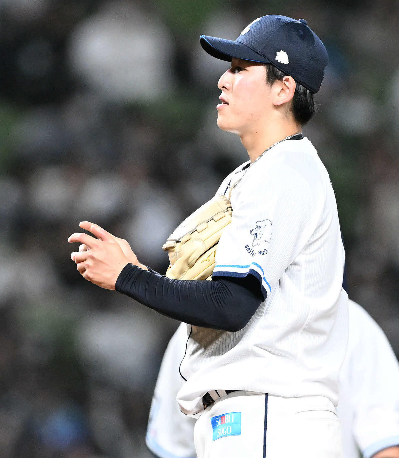 西武対ロッテ　4回表ロッテ無死一、二塁、ポランコに適時打を浴び肩を落とす隅田（撮影・滝沢徹郎）