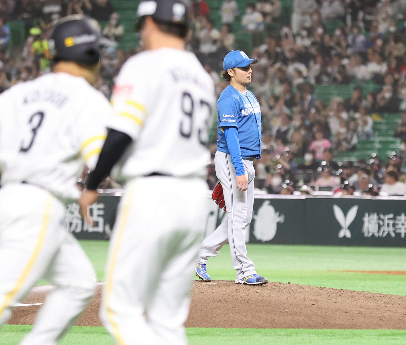 ソフトバンク対日本ハム　5回裏ソフトバンク2死、近藤に勝ち越しの本塁打を浴びた伊藤（撮影・梅根麻紀）