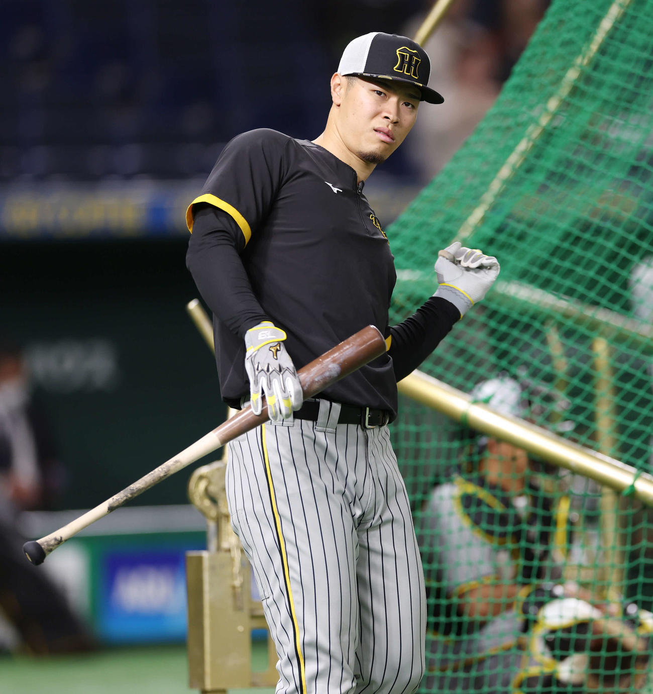 巨人対阪神　試合前練習に臨む阪神佐藤（撮影・宮地輝）