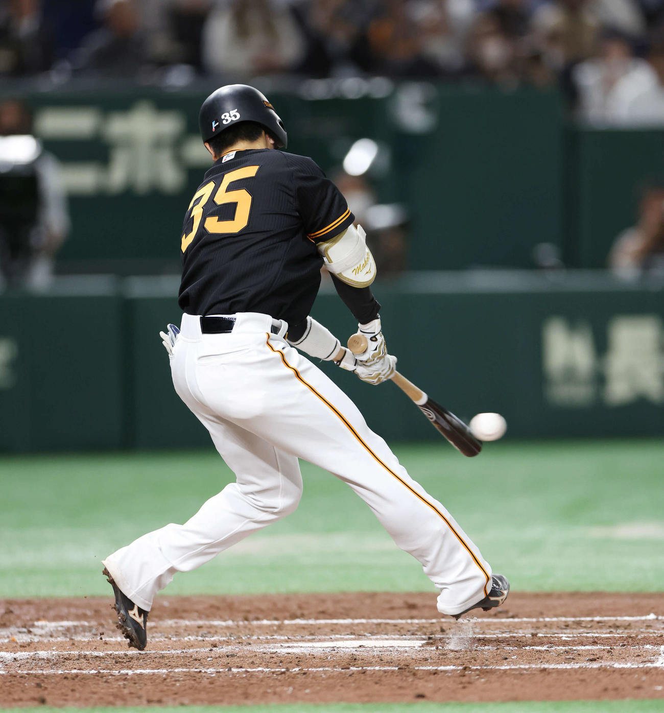 2回裏巨人無死一、三、同点右適時打を放つ門脇（撮影・宮地輝）