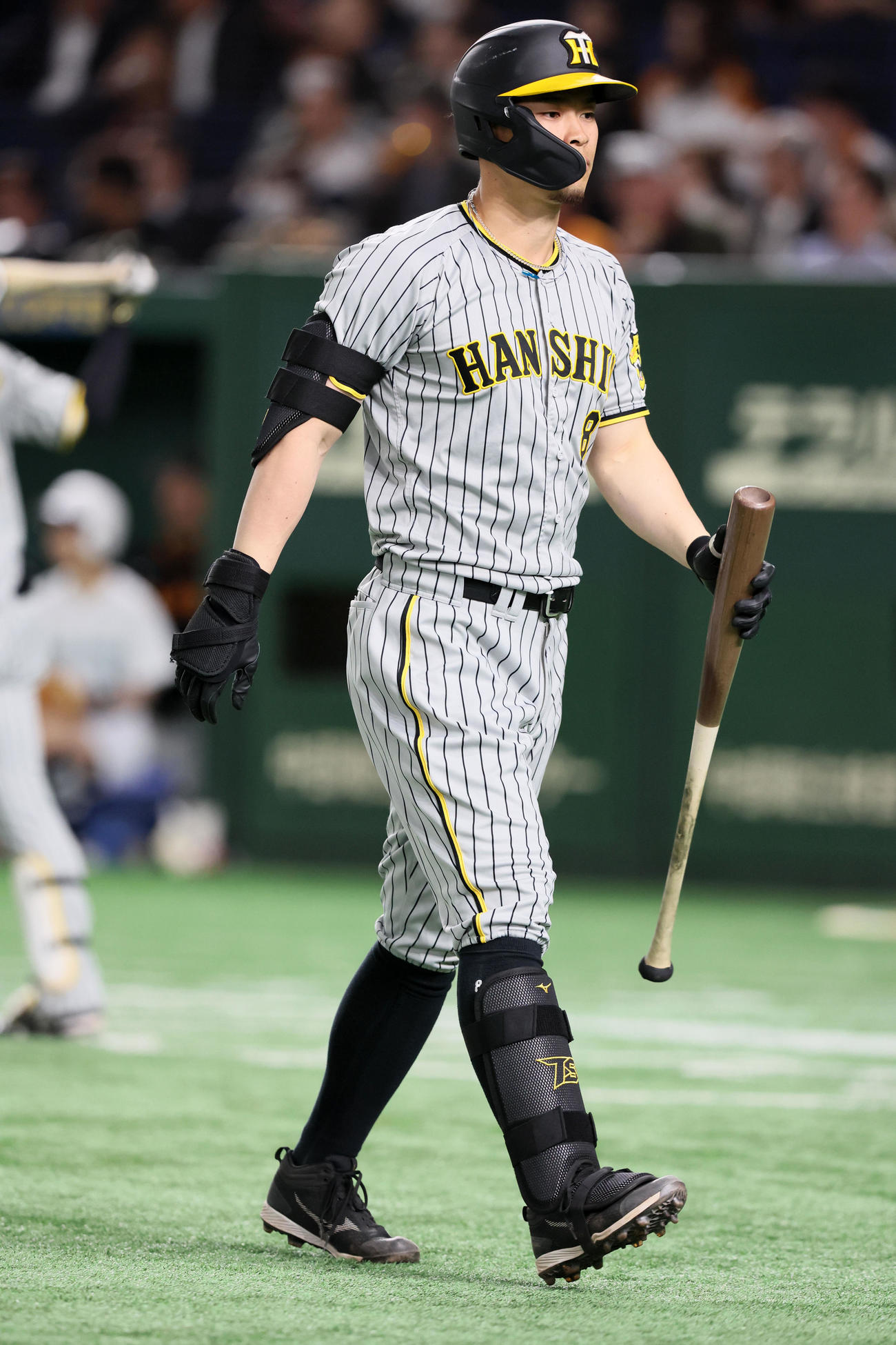 巨人対阪神　7回表阪神1死、代打佐藤輝は三振に倒れる（撮影・加藤哉）
