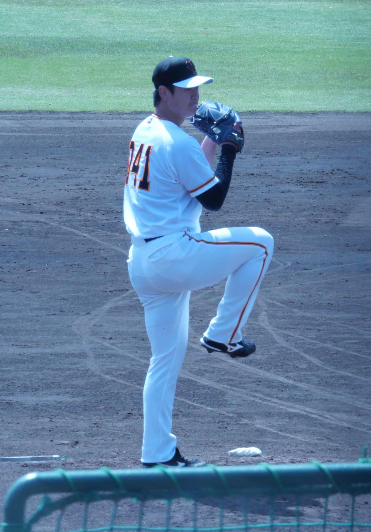 シート打撃に登板する巨人中川（撮影・上田悠太）