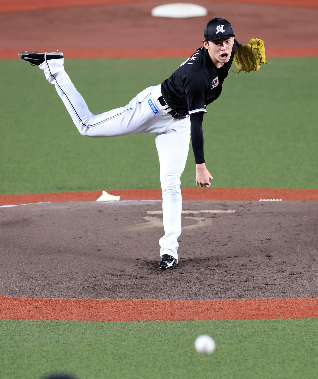 ロッテ対オリックス　気合の入った表情で力投するロッテ先発佐々木朗（撮影・浅見桂子）