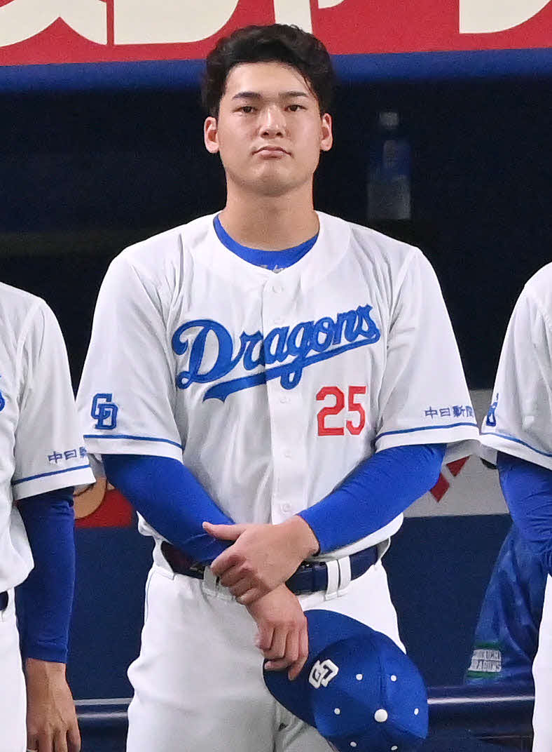 中日対巨人　試合に臨む中日石川昂（撮影・滝沢徹郎）