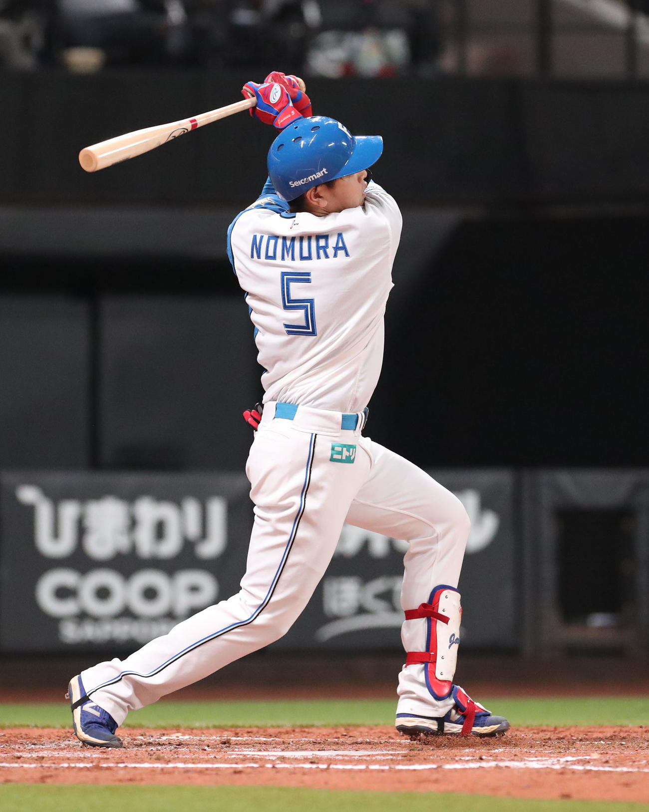 日本ハム対西武　3回裏日本ハム2死一、三塁、野村は先制となる左越え3点本塁打を放つ（撮影・佐藤翔太）