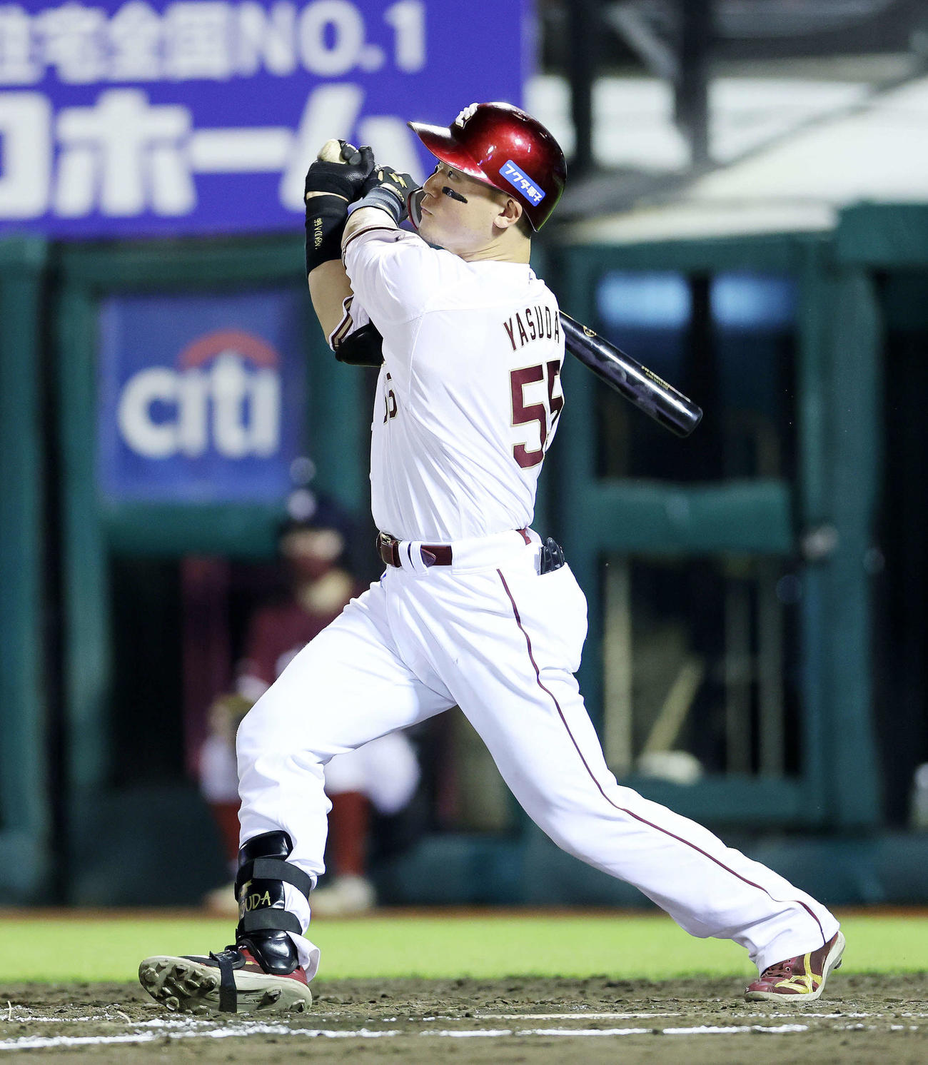 楽天対ソフトバンク　2回裏楽天1死一、二塁、安田は先制の右越え3点本塁打を放つ（撮影・鈴木正人）
