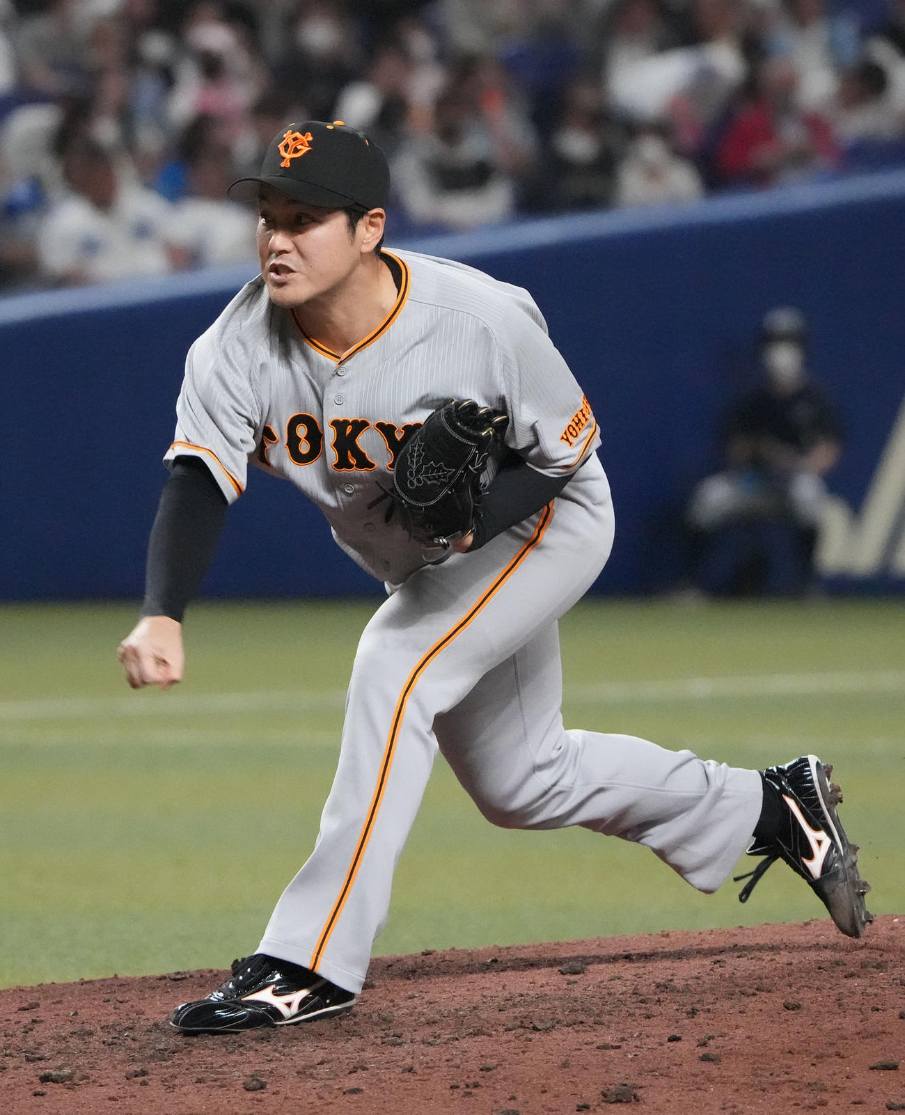 中日対巨人戦　7回裏、巨人3番手で登板する鍵谷（撮影・森本幸一）