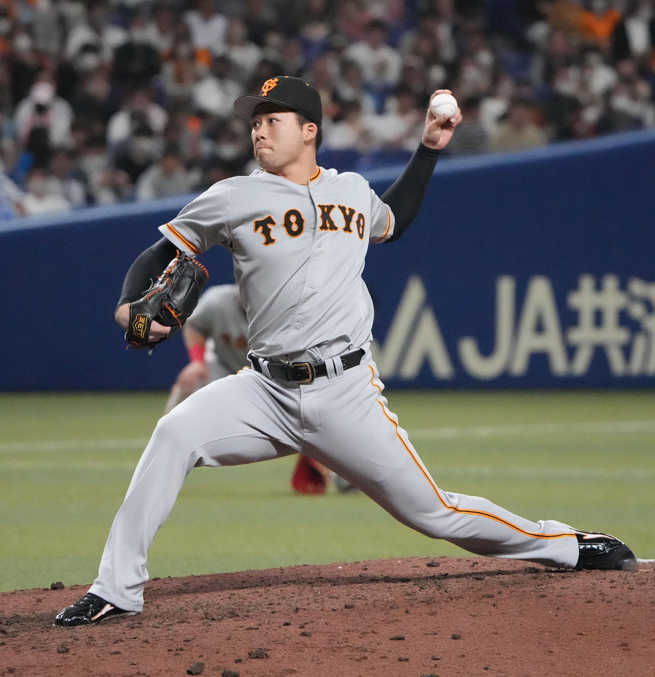 中日対巨人戦　7回裏中日2死一、三塁、巨人4番手で登板する代木（撮影・森本幸一）