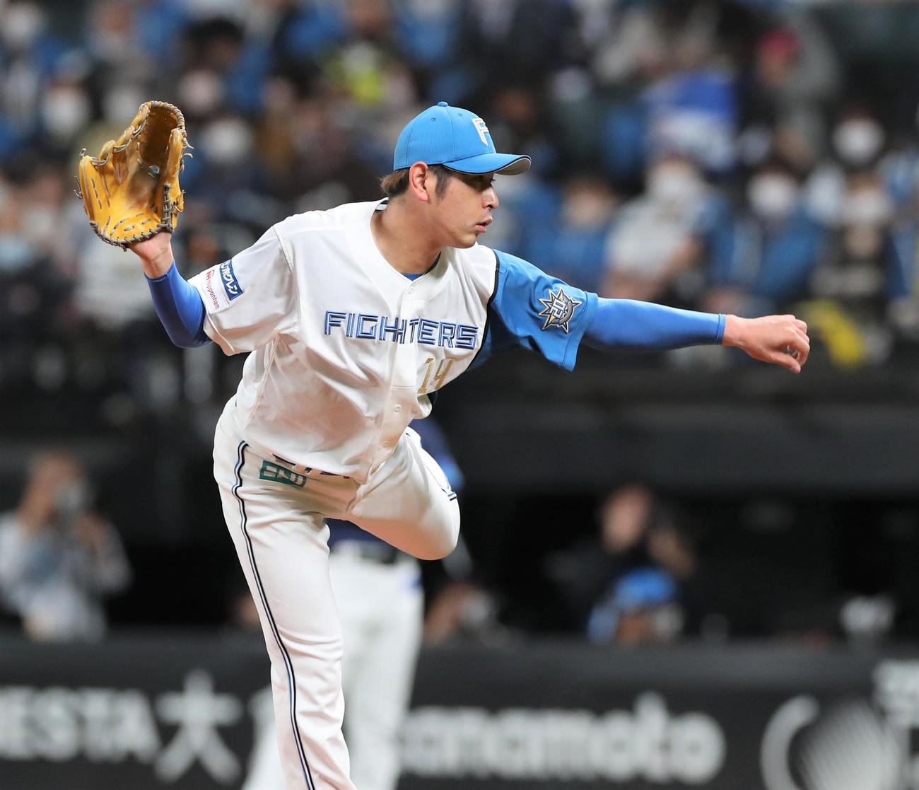 日本ハム対西武　完投で今季初勝利を挙げた加藤貴（撮影・黒川智章）