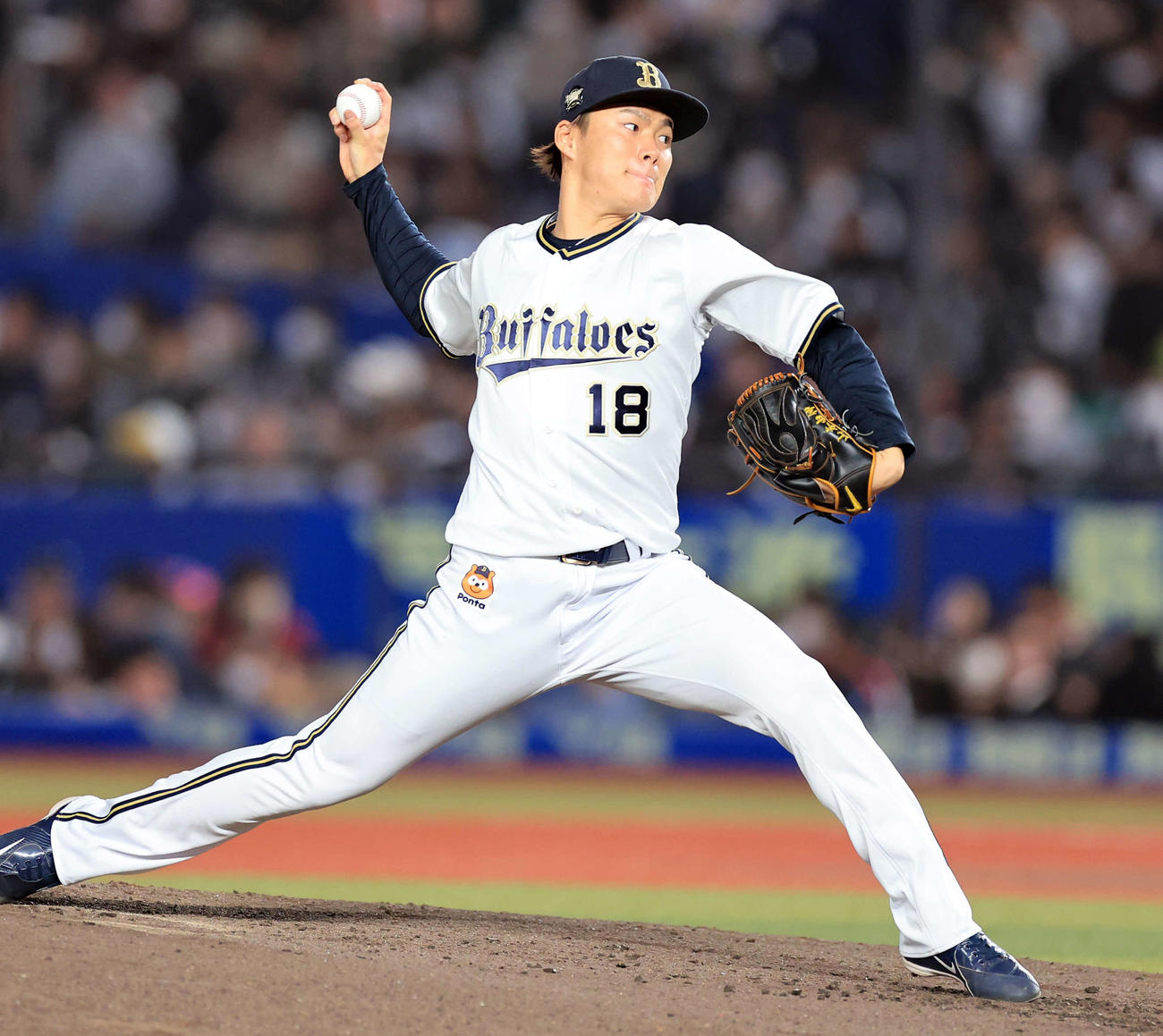 ロッテ対オリックス　力投するオリックス先発の山本（撮影・浅見桂子）