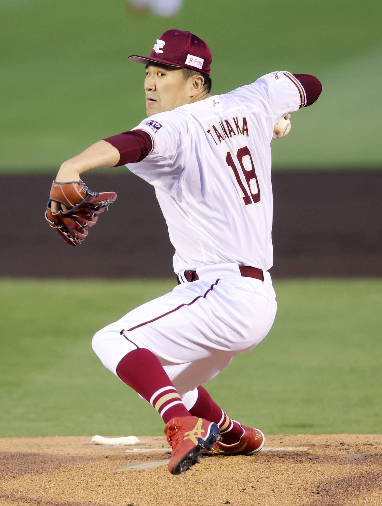 楽天対ソフトバンク　力投する楽天先発の田中将（撮影・鈴木正人）